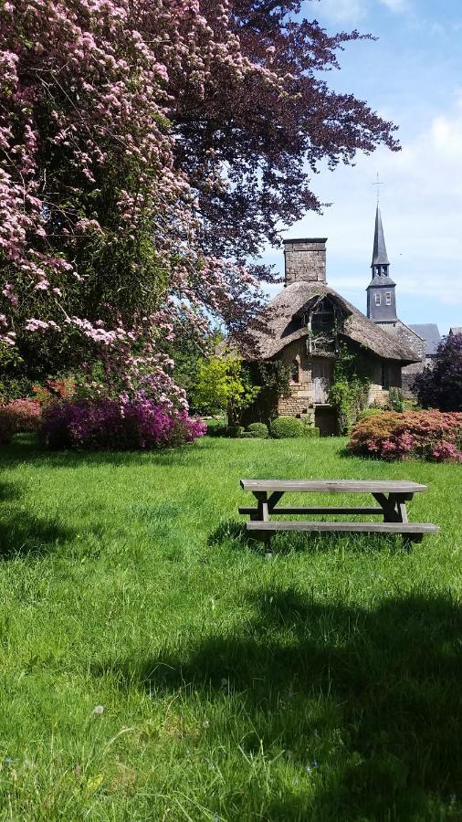 La Tiny Du Parc : Saint Symphorien Des Monts Villa Ernée Exteriör bild